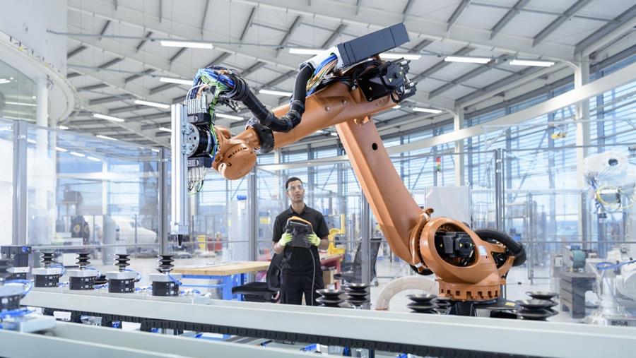 De must van een robotcontroller versus PLC