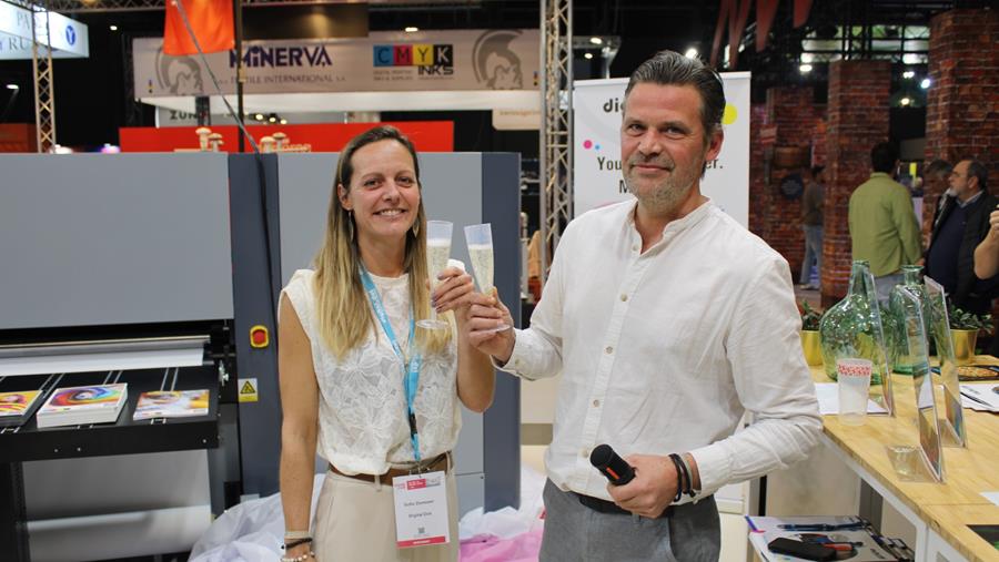 Digital Dot lanceert JHF M3300-printer op Sign2Com